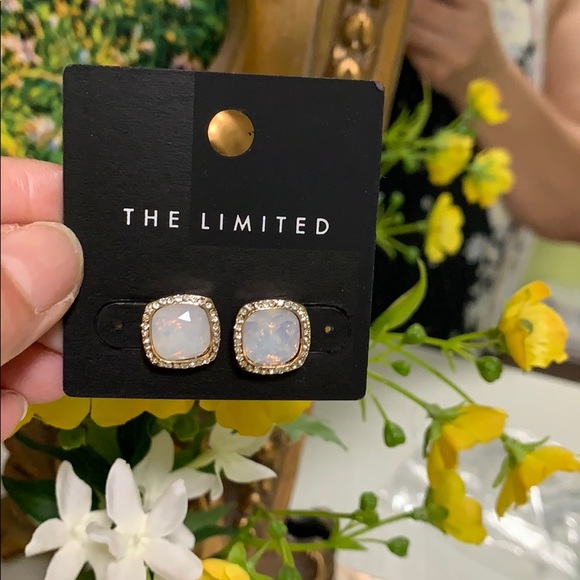 Beautiful earring - Picture 3 of 3